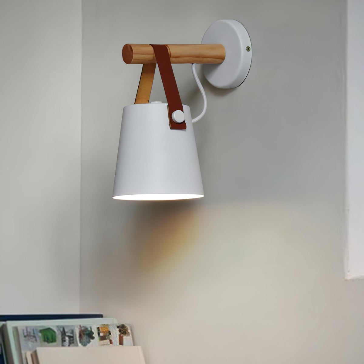 Wandlamp Kegel — hout en leer, fitting E27 — afbeelding 3