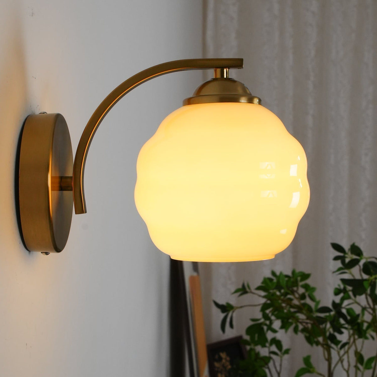 Wandlamp Art deco — wit glas, goud of chroom — afbeelding 1
