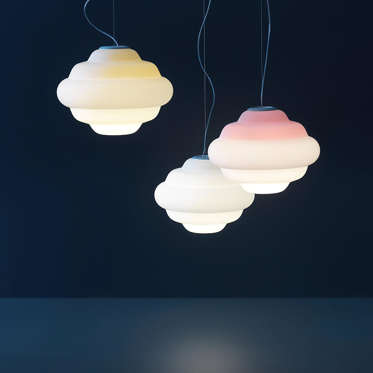 Hanglamp Wolk — matglas in rood, blauw of geel — afbeelding 1