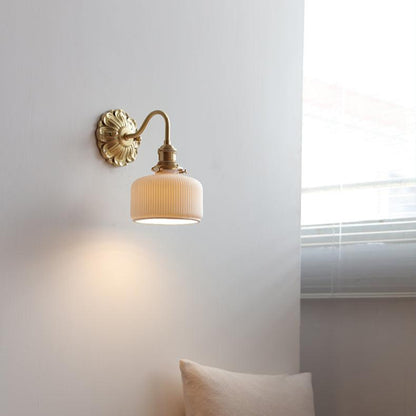 Wandlamp Keramiek — witte kap en messing wandplaat — afbeelding 4