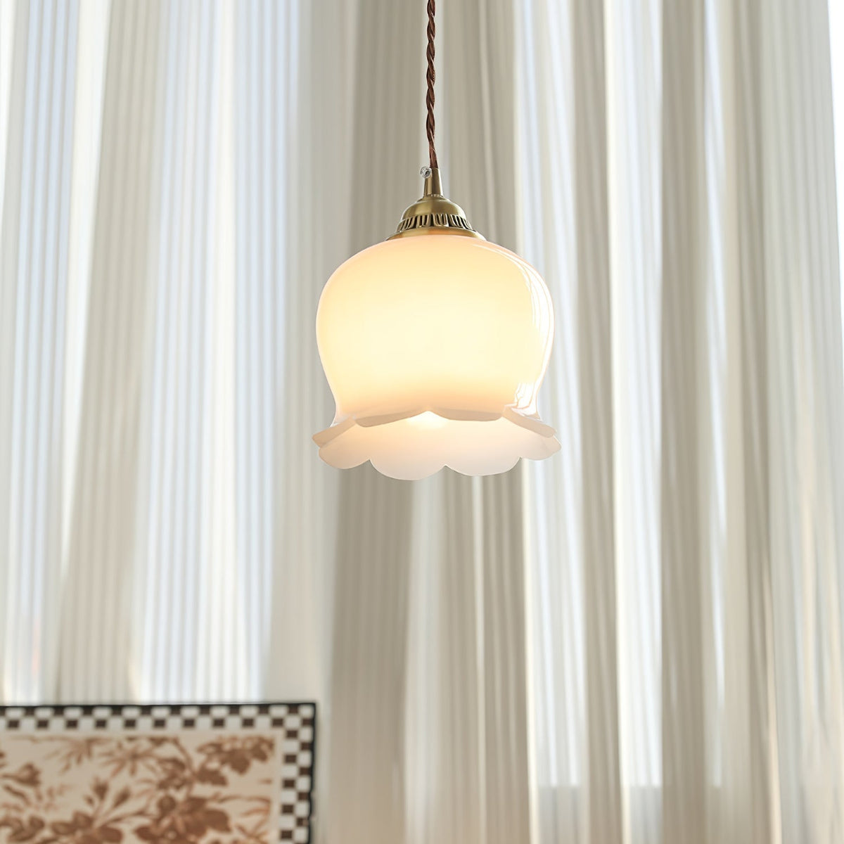 Hanglamp Dalen — bloemvorm in messing en hars — afbeelding 2