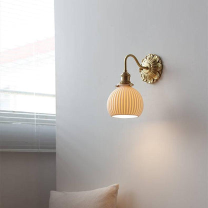 Wandlamp Keramiek — witte kap en messing wandplaat — afbeelding 2
